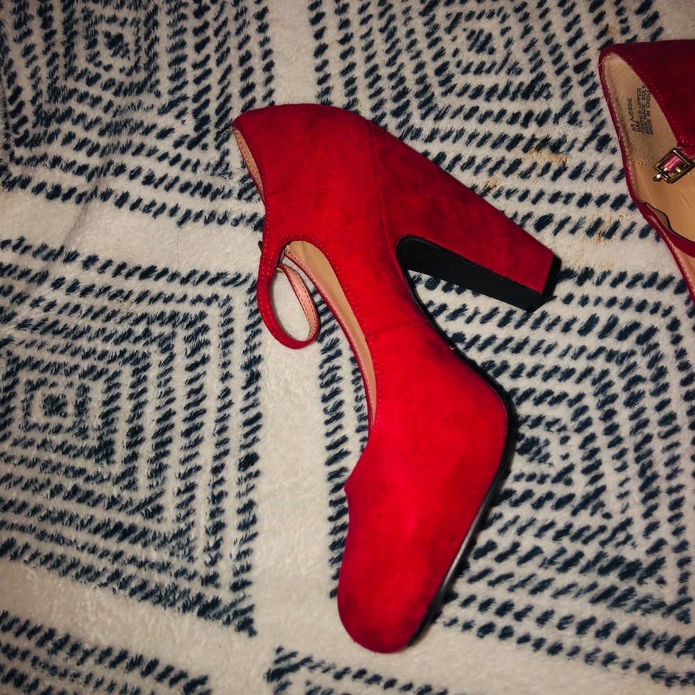 Red heels! - Picture 2 of 6